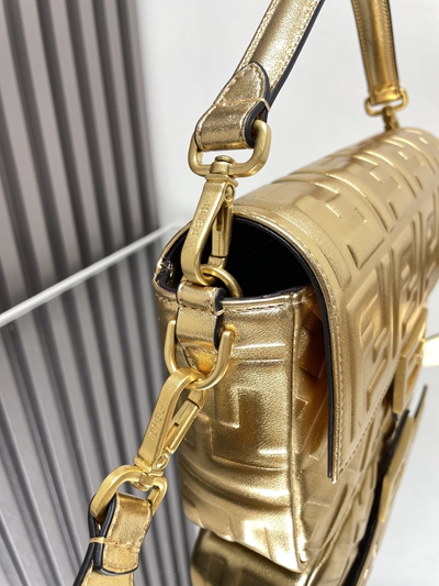 フェンディバッグ側面デザイン